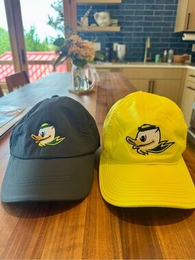 Nike Oregon Ducks Team Issue 2-Pack Ballcaps 🧢 Nike Golf 🦆 Like New